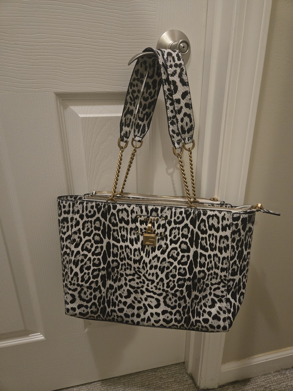 Guess Centre Stage Leopard Society Tote